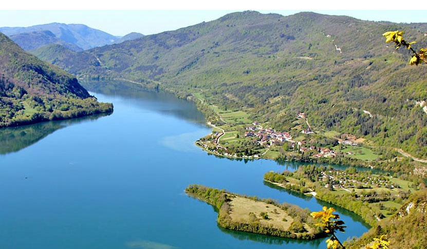 La Presqu'île du Jura Rhône-Alpen - Chancia visuel 2/3 La Presqu'île du Jura Rhône-Alpen - Chancia visuel 2/3