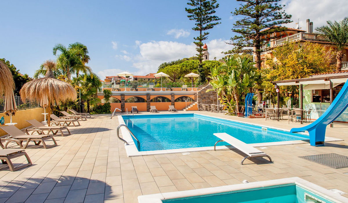 Rosa Ligurien - San Bartolomeo al Mare visuel 1/2 Rosa Ligurien - San Bartolomeo al Mare visuel 1/2