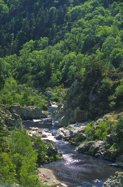 Au Bord de l'Eau Rock’n Camp - Auvergne - Goudet visuel 3/10 Au Bord de l'Eau Rock’n Camp - Auvergne - Goudet visuel 3/10