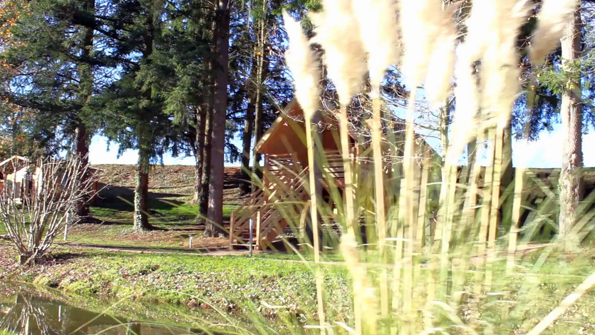 Cabanes de la Petite Sapinière Auvergne - Voussac visuel 5/7 Cabanes de la Petite Sapinière Auvergne - Voussac visuel 5/7
