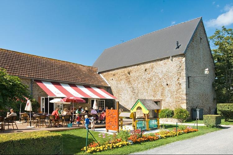 Château Lez-Eaux Basse-Normandie - Saint-Pair-sur-Mer visuel 8/10 Château Lez-Eaux Basse-Normandie - Saint-Pair-sur-Mer visuel 8/10