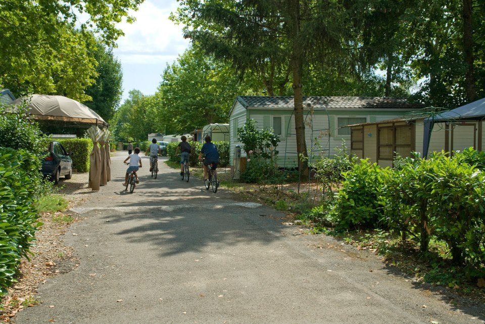 Claire Rivière Rhône-Alpen - Villieu-Loyes-Mollon visuel 1/1 Claire Rivière Rhône-Alpen - Villieu-Loyes-Mollon visuel 1/1