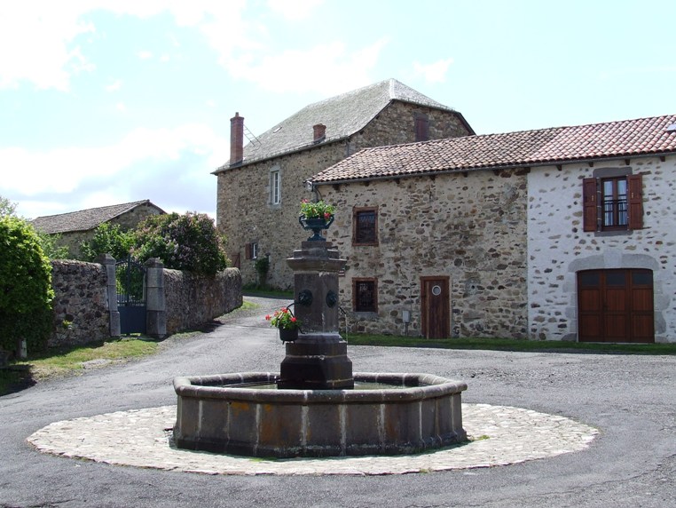 Le Petit Bois Auvergne - Ruynes en Margeride visuel 6/10 Le Petit Bois Auvergne - Ruynes en Margeride visuel 6/10