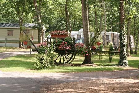Les Acacias Großes Zentrum - La Ville-aux-Dames visuel 7/10 Les Acacias Großes Zentrum - La Ville-aux-Dames visuel 7/10