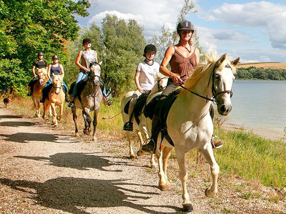 Lac de la Liez Champagner-Ardennen - Peigney visuel 7/9 Lac de la Liez Champagner-Ardennen - Peigney visuel 7/9